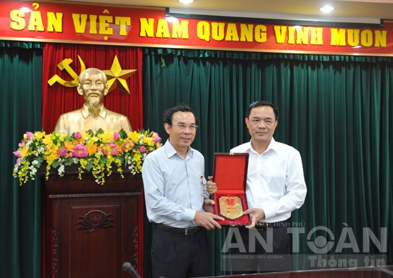 Đồng chí Nguyễn Văn Nên thăm và làm việc với Ban Cơ yếu Chính phủ